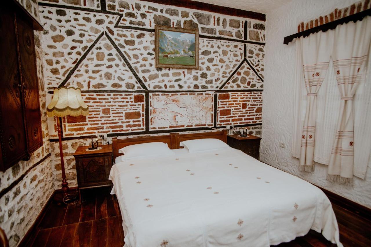 Tradita Hotel 4*